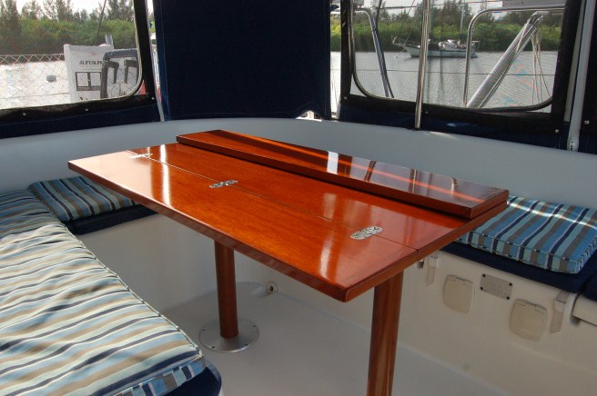 Cockpit Table breakfast